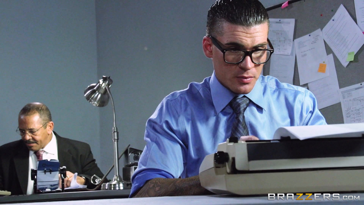 Julia Ann - Work Hard… Fuck Harder - BRAZZERS.mp4.0001