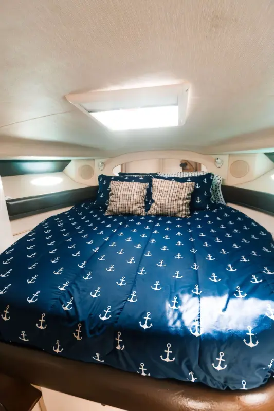 Mia 43 ft boat rental Cancun - Deck area with snorkeling equipment and professional crew service