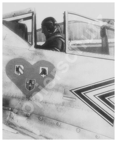 2Wk.Foto Flugzeug HERZ mit Wappen