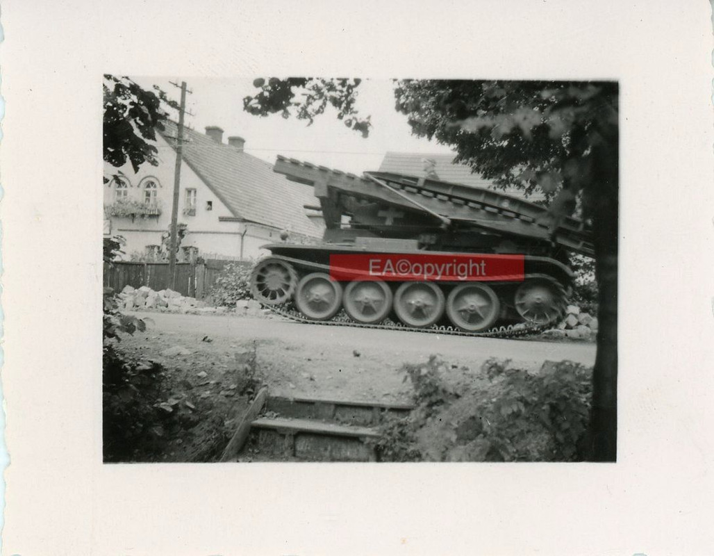 Panzer Tank PzKpfw II Ausf D mit Grabenüberschre