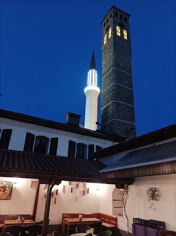 Zapisi iz Bosne Sarajevo,_restoran_Aeroplan,_minaret_Gazi_Husrev.begove_damije_i_sahat_kula_(438-472)