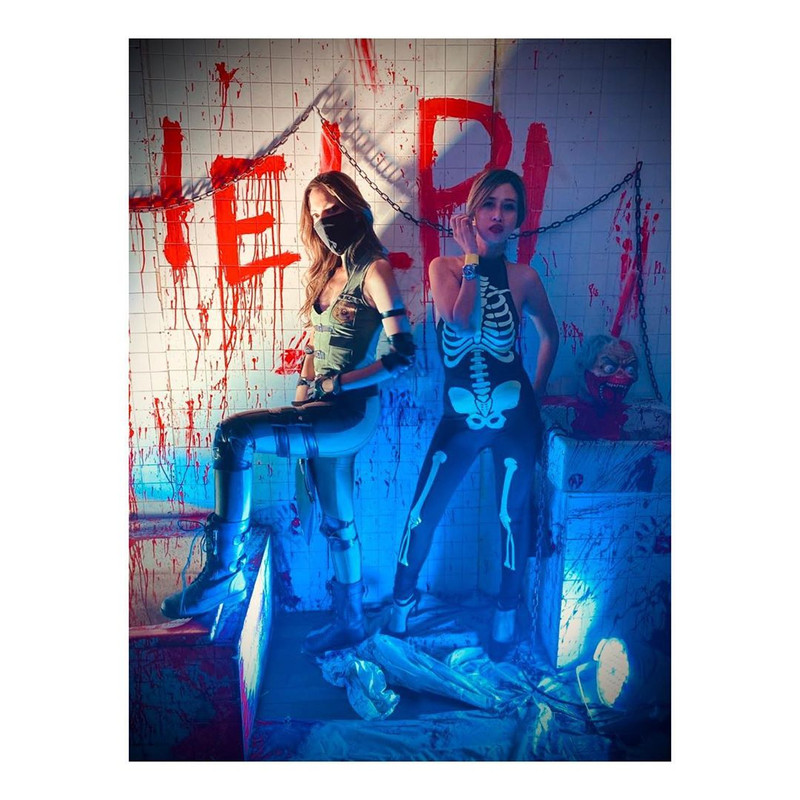 Gitajanu dan Nia Ramadhani pesta kostum