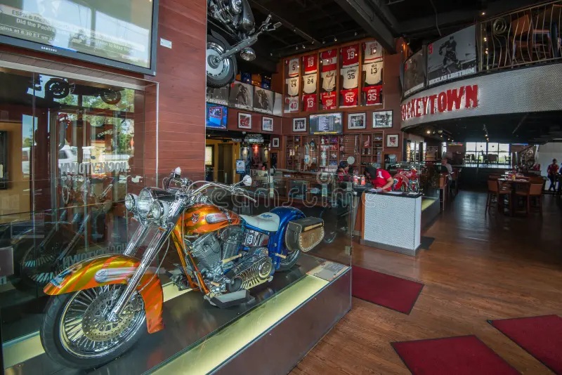 inside-hockeytown-detroit-cafe-devoted-to-redwings-ice-hockey-team-43014028