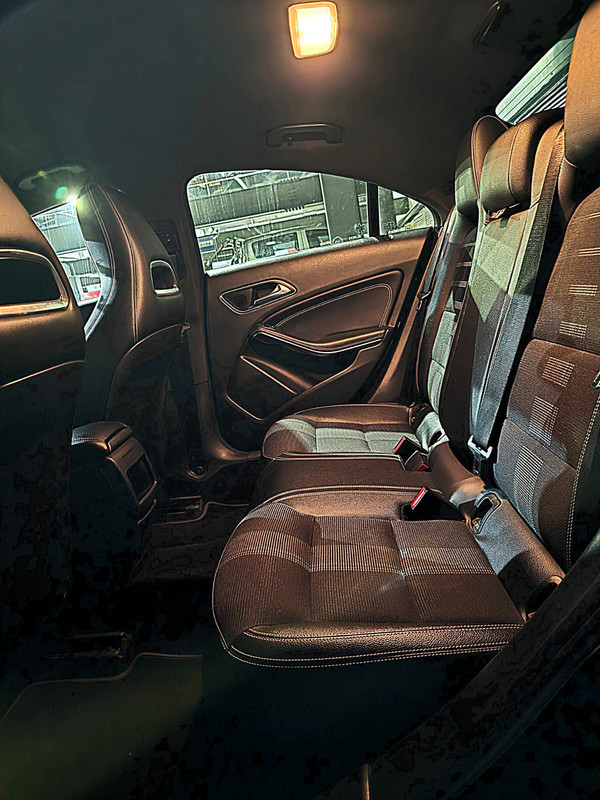 Interior de lujo Mercedes-Benz - The Transporter