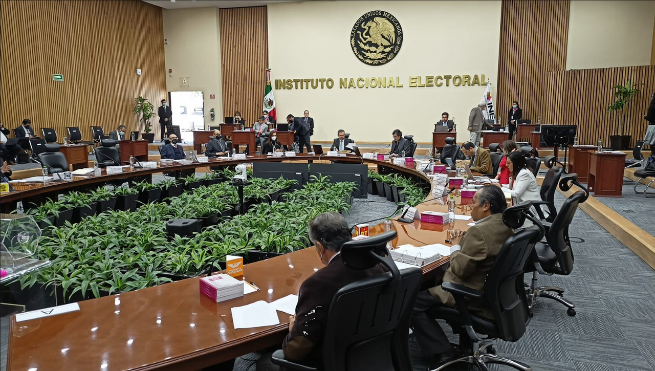 Advierte informe del INE sobre retrocesos en democracia por Plan B electoral