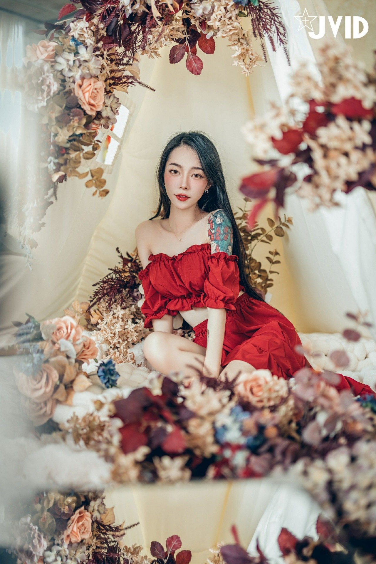 jvid 飄 飄《女神比基尼》美女写真，躺在浴缸场景，尽显性感姿态插图4