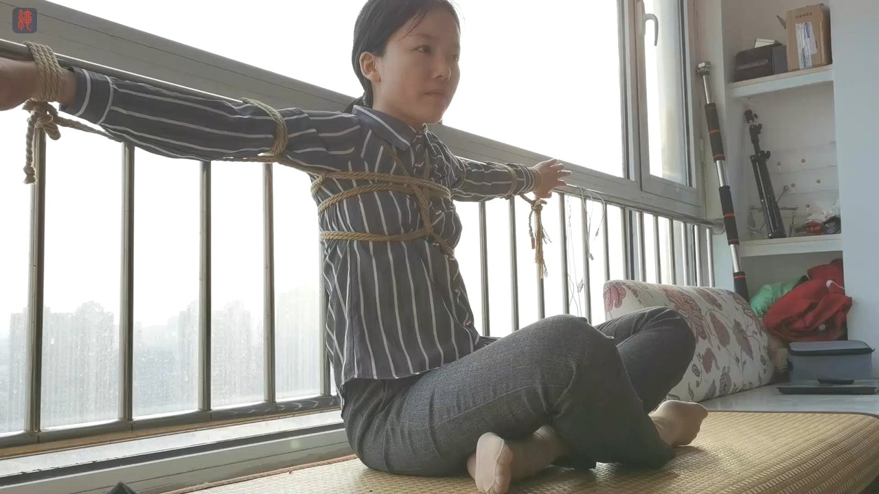 绳之韵 阳光玻璃窗内的虐欲.mp4_20210417_185129.639