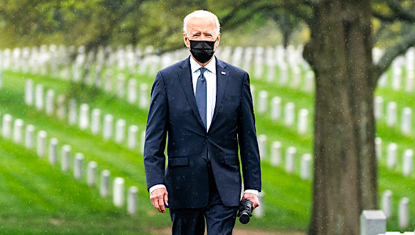 joe-biden-gravestones-memorial-cemetery-dead-veterans-mask