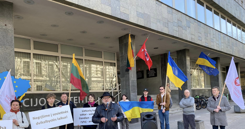 Kognityvinis disonansas: Už lietuvių kalbą su Ukrainos vėliava rankose (replika)
