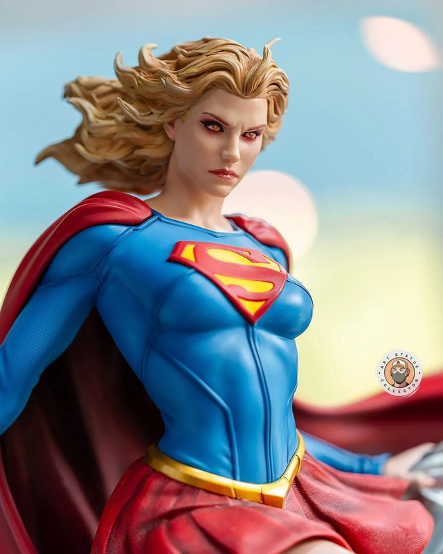 Premium Collectibles : Supergirl 1/4 Statue 3