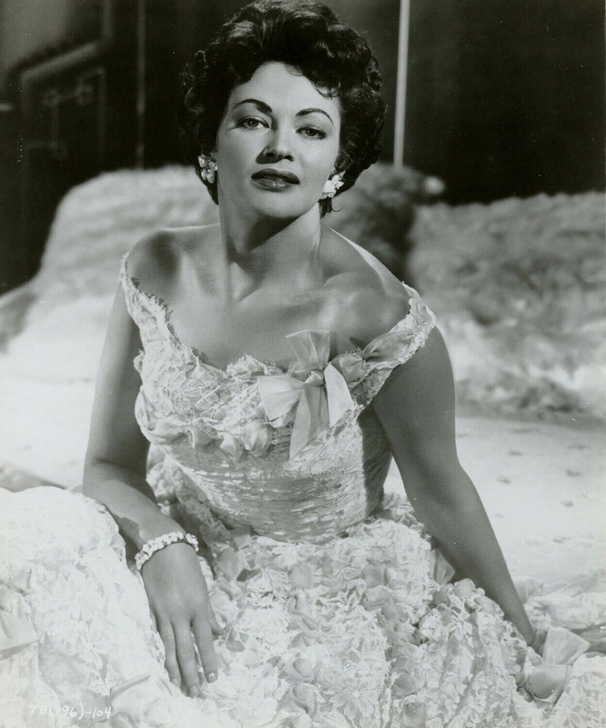 Yvonne De Carlo d28