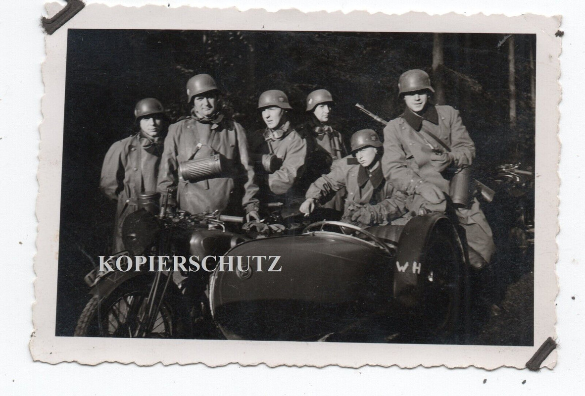 m18 - Kaserne SDkfz Krad Gespann Motorrad Emblem Kradmelder Ausrüstung Gewehr