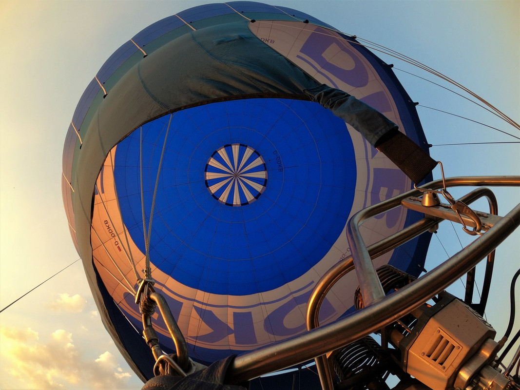 blue-hot-air-balloon.jpg