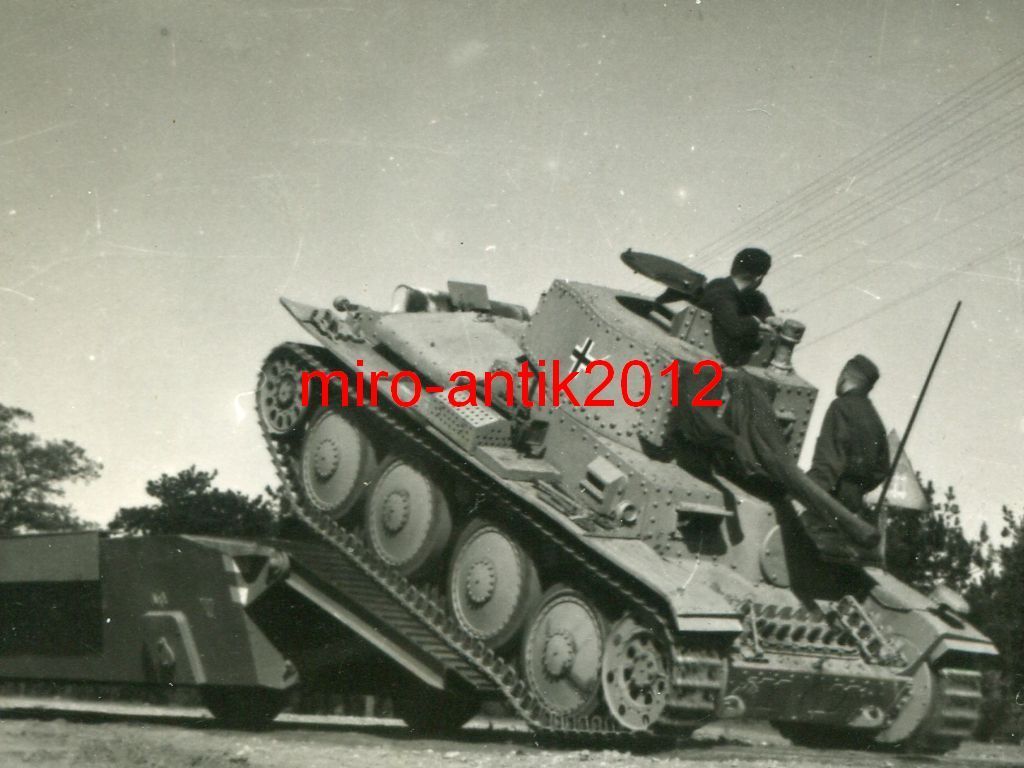 Wehrmacht, Verladung eines Panzer 38 (t) auf Anh