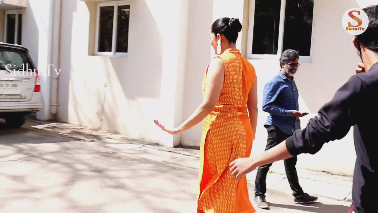 Actress Anasuya Bharadwaj Cute Orange Dress l Latest Movie DARJA Movie First Look House Full Talk[14