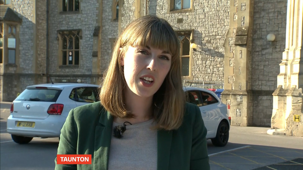09.15 - 18.00.00 - ITV News London. The latest news in London and the....ts_snapshot_08.12.595