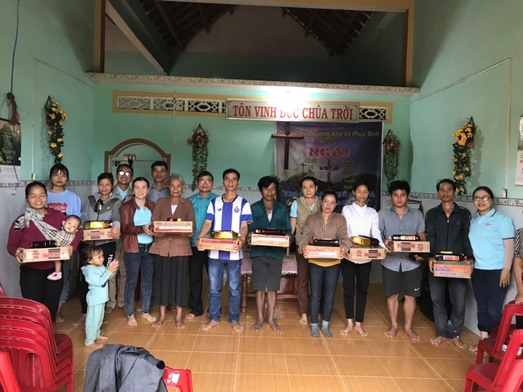 ngày 11-11-2021 phát quà tai Sơn Thượng, Sơn Hà