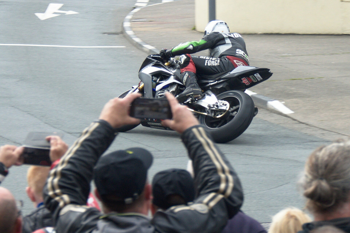 Vmax Tour 2019 au TT à l'île de Man R-DSC9722