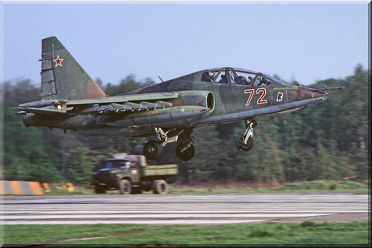 357 OSHAP Su-25UB 72 Red (cn 38220110070) Brandis_2
