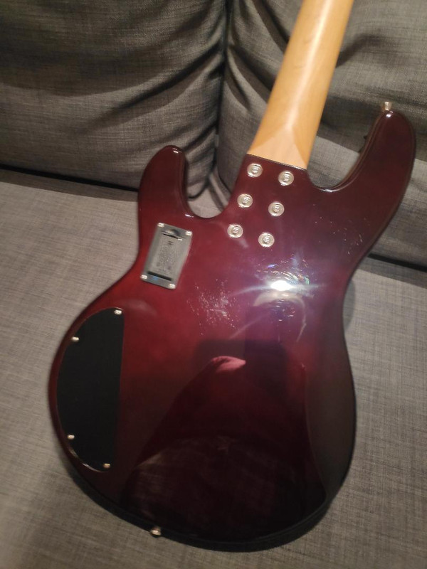 HB MM85A cuerpo detrás