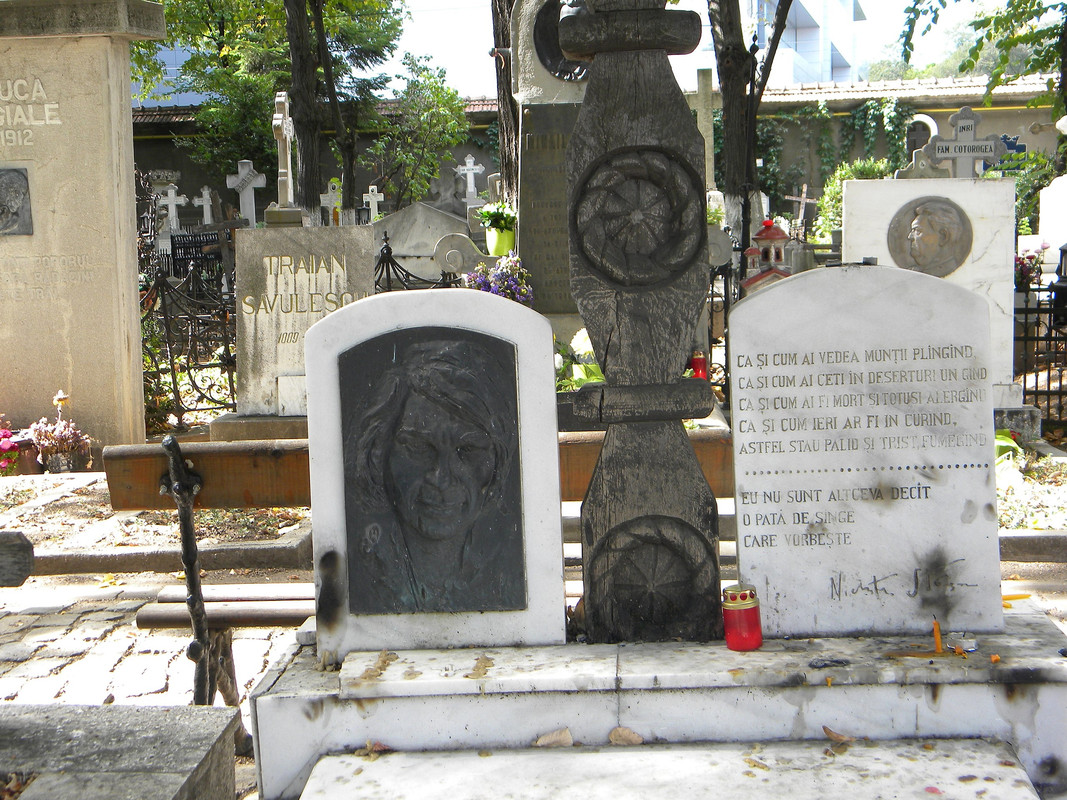 Bucuresti-Romania-Cimitirul-Bellu-Ortodox-Mormantul-lui-Nichita-Stanescu-detaliu
