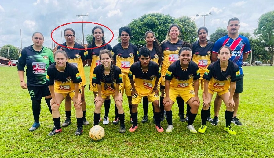 Marcela e Kamilly juntas na foto - Equipe de futebol de Camapuã - Imagem: WhatsApp / InfocoMS