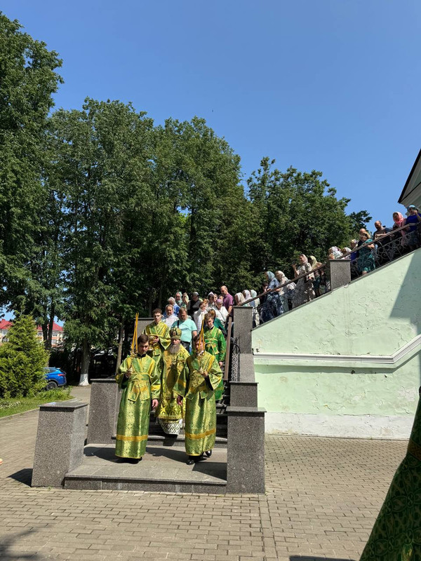 photo-5348180323537646282-y