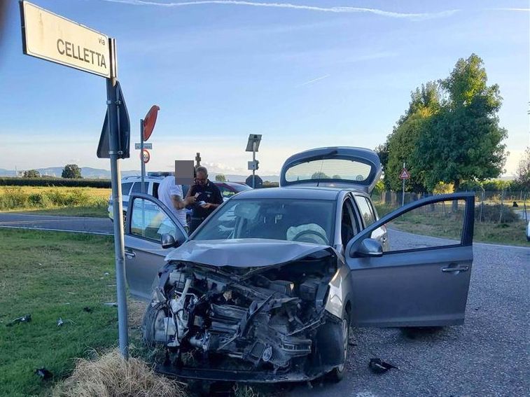 Faenza:  Con quattro volte il tasso alcolico salta lo stop e colpisce un’auto con a bordo una coppia di Castel Bolognese