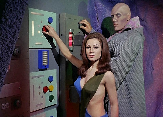 GUNN-SHERRY-JACKSON-STAR-TREK-FOTOR.jpg