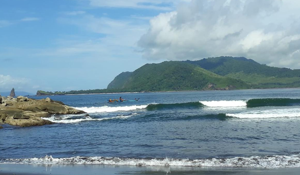 Pantai Paseban Jember, Surga Tersembunyi Dengan Sunset yang Memukau!