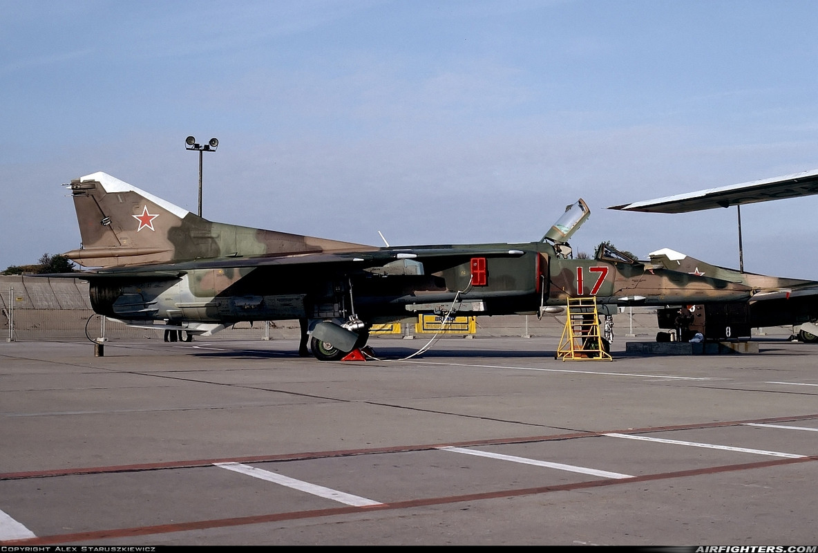 296 APIB Mig-27D 17 Red_61912553153_16.08.92