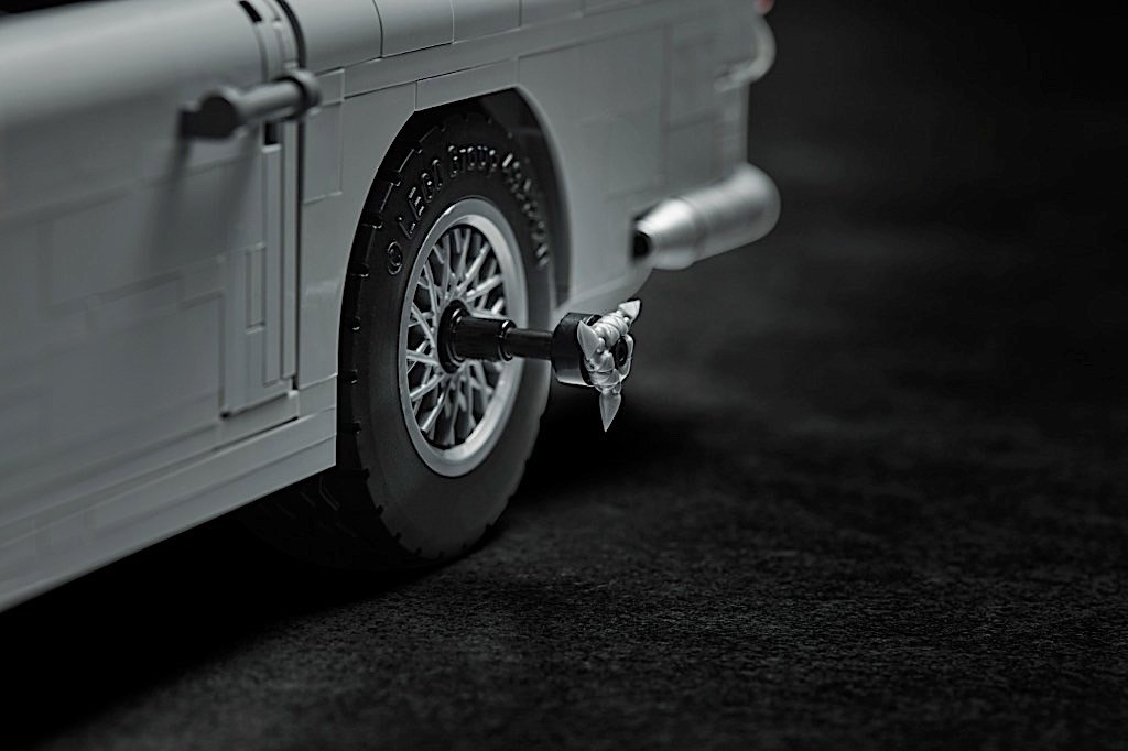Aston Martin DB5 by Lego (35)