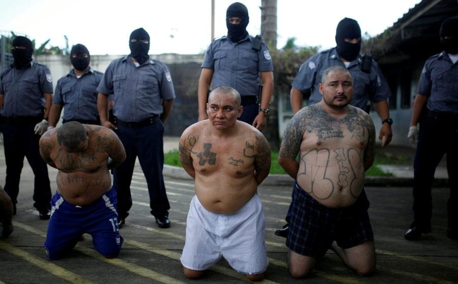 Mara Salvatrucha - война кланов, зверства и власть ультрас Mara Salvatrucha - война кланов, зверства и власть ультрас