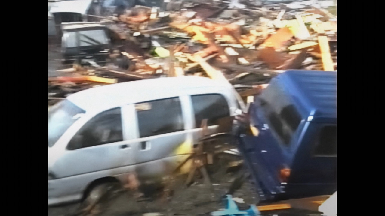 Tsunami_ Race Against Time  S01E01 Disney  1080p WEB DDP x264-NM21vi.mkv_snapshot_19.05.061