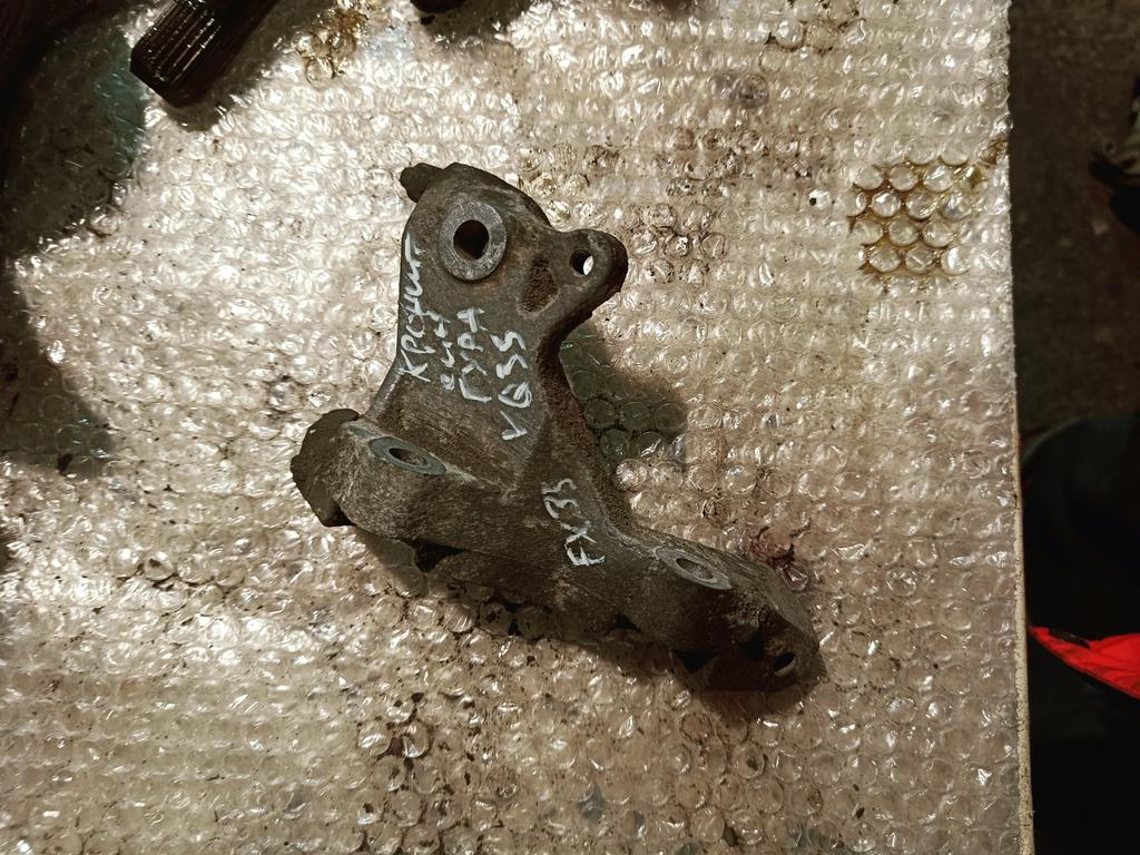 Кронштейн компрессора кондиционера