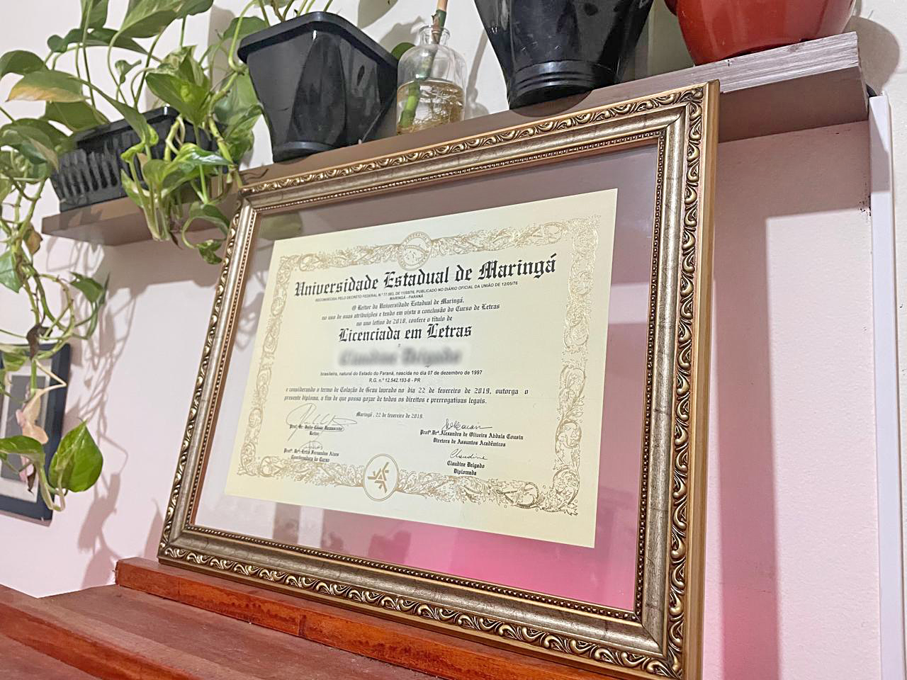 Diploma com moldura fina