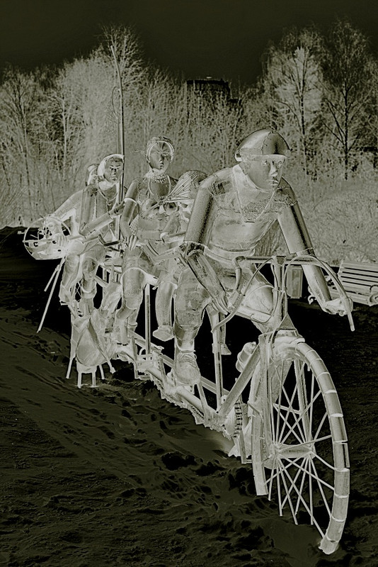 Cycling statue in the snow