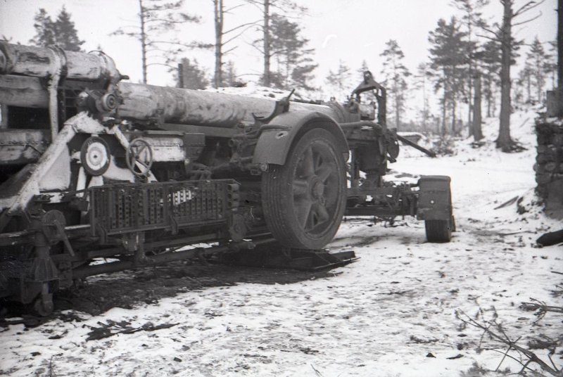 Тяжелое немецкое орудие подбитое артиллерией КБФ в р-не Низино (2)