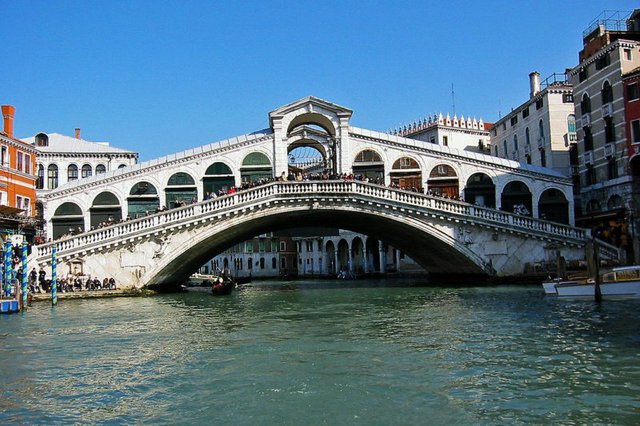 https://i.postimg.cc/FHGhrQNV/minutenews-rialto-bridge-457724-1280-800x533.jpg