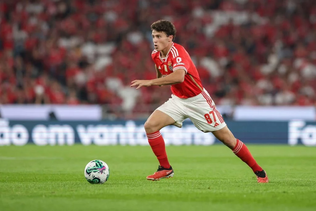 Joao Neves playing with Benfica