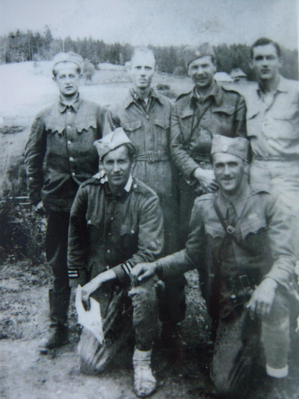 [Слика: Nikola-Simanics-grandfather-Chetnik-37181536-large.jpg]