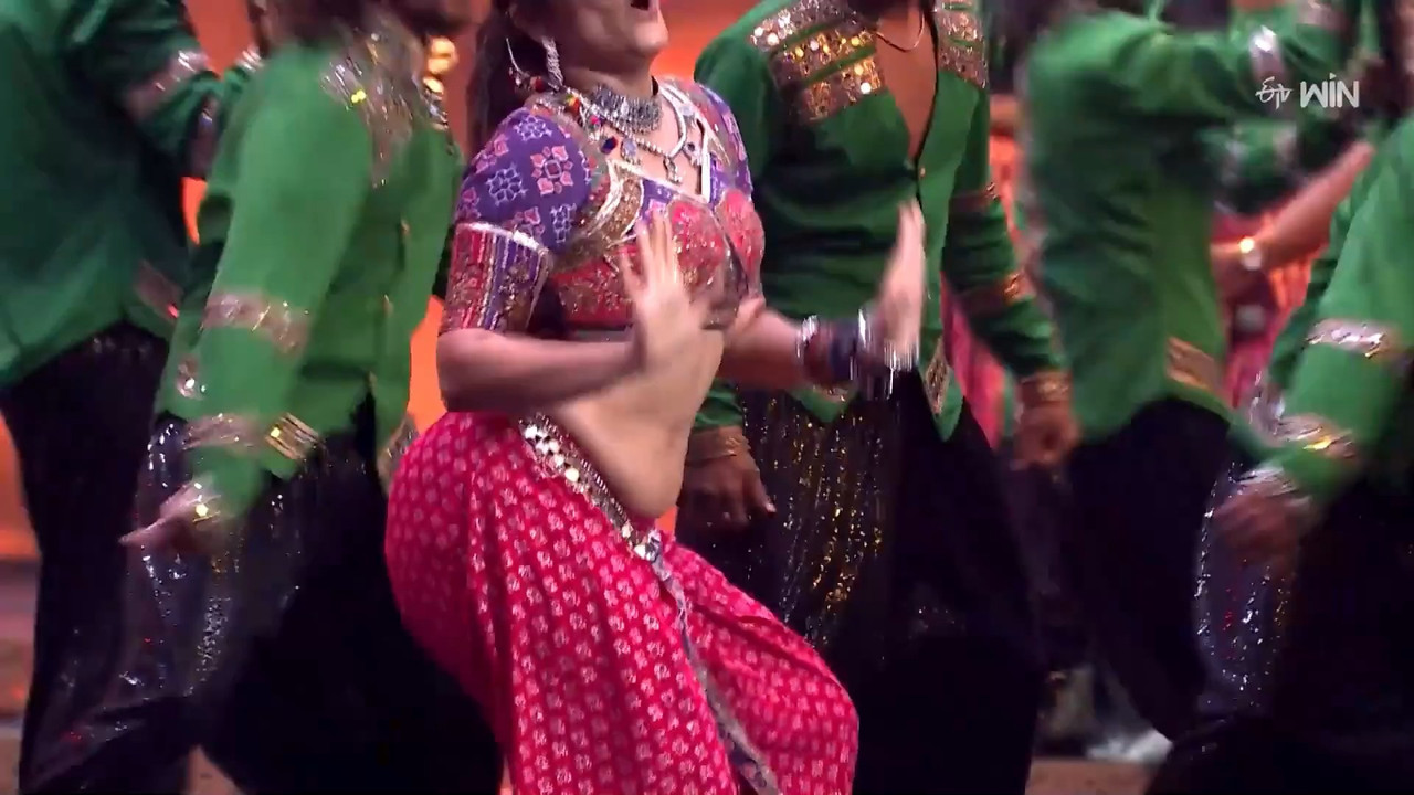 [Image: Anasuya-Bharadwaj-Sizzling-Steamy-Hot-Pe...me-mp4.jpg]