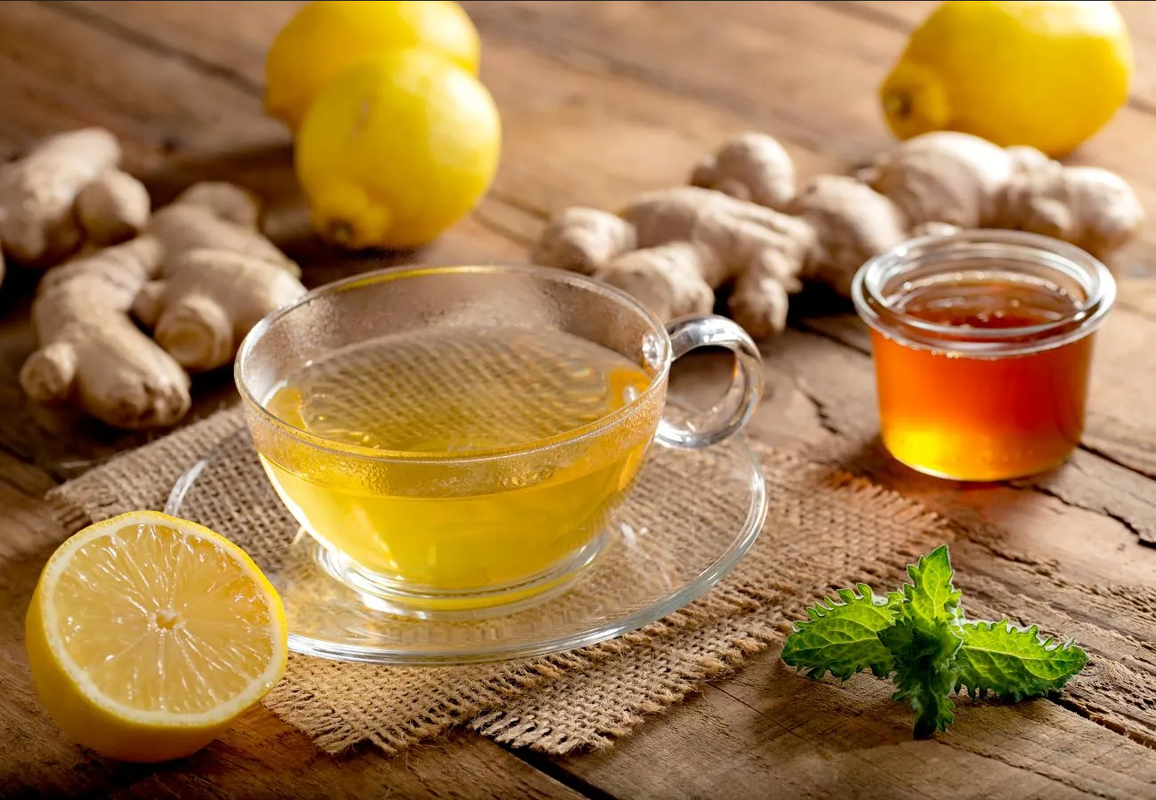 ¿Qué tomar para el dolor de garganta? Prepara una infusión de limón con miel