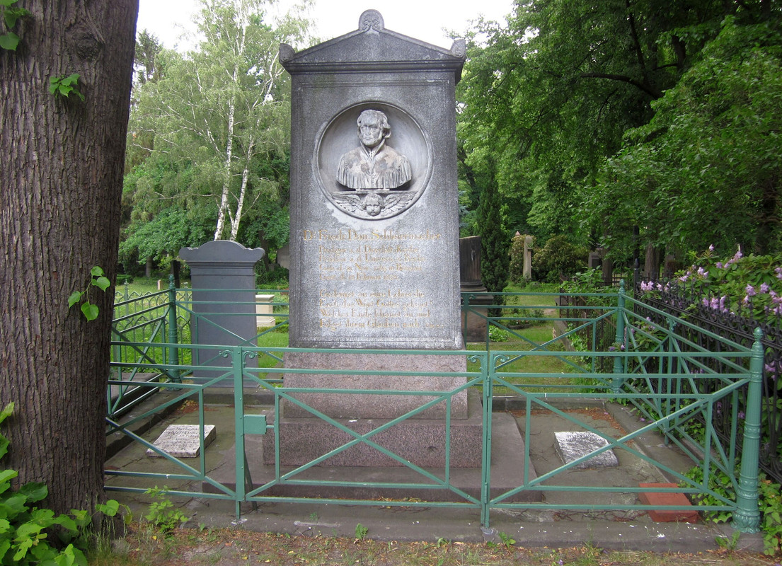 Berlin-Kreuzberg-Bergmannstrasse-Dreifaltigkeitsfriedhof-II-Grab-Friedrich-Schleiermacher