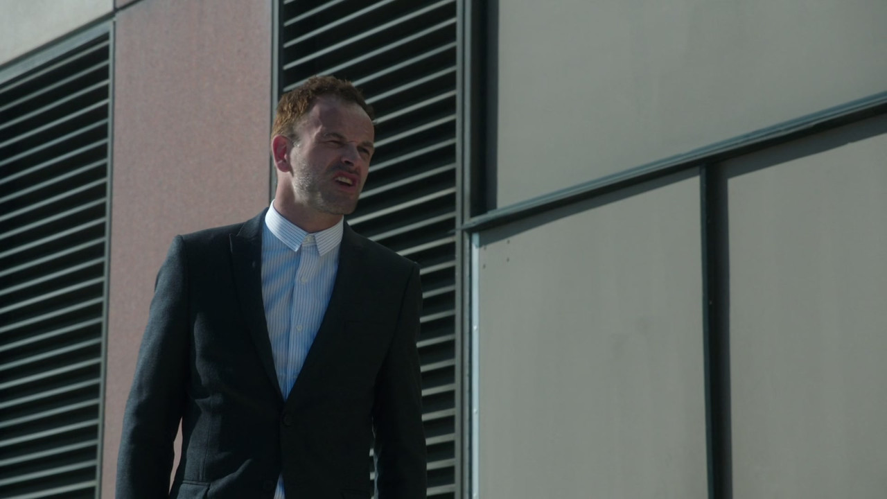 Elementary (2012) - S05E01 - Folie ? Deux (1080p AMZN WEBRip x26