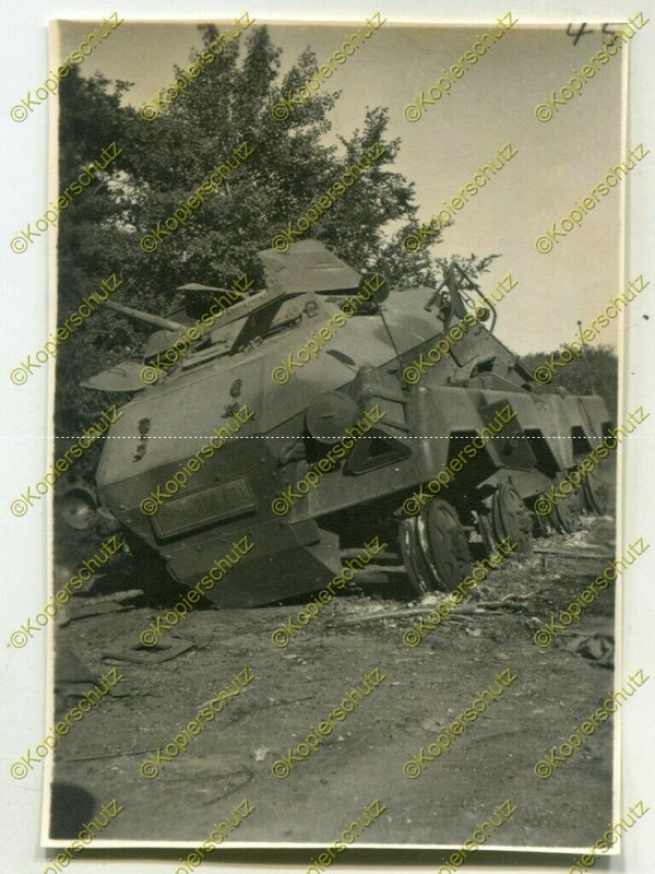 Foto, zerstörtes Sdkfz, schwerer Panzerspähwagen bei Bolleville,