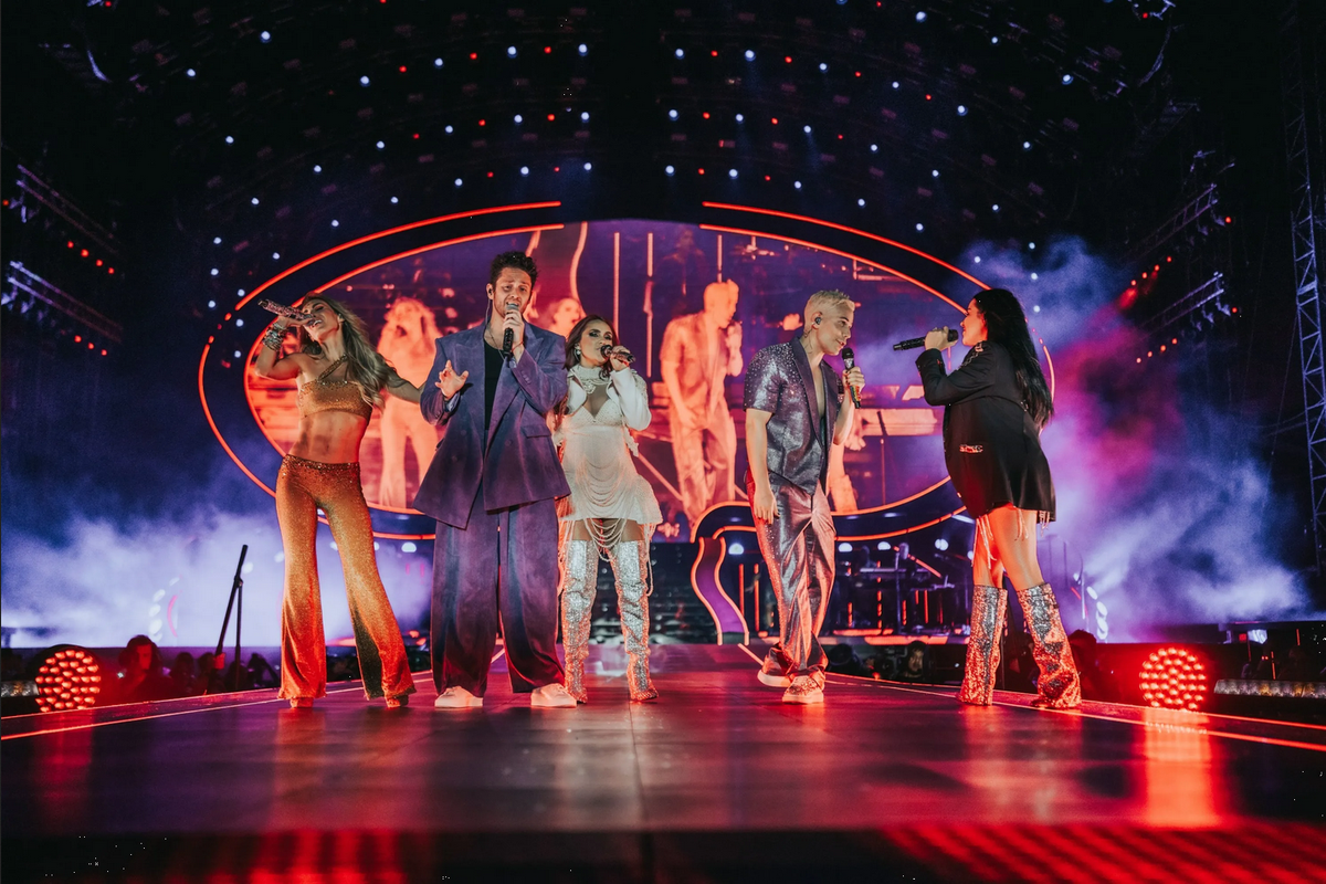 Fans hacen cadena de oración para pedir que RBD regresen a los escenarios