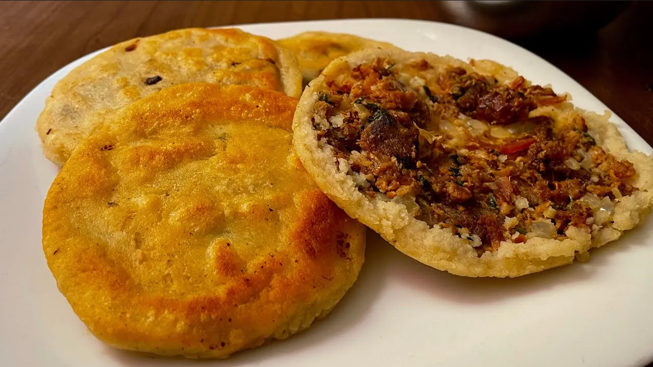 Prepara unas gorditas de chicharrón, un clásico platillo de la cocina mexicana