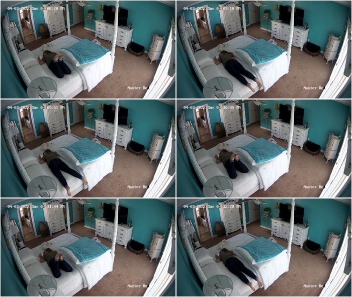 [Image: Rubbing-her-pussy-on-the-bed-3.jpg]