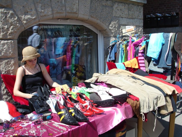 Чего только не встретишь на блошиных рынках!